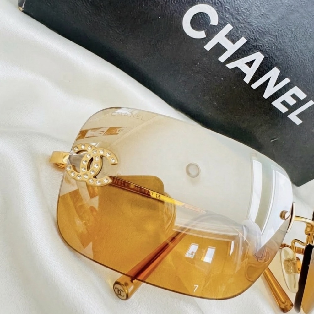CHANEL Gold Gradient Sunglasses - Picture 7 of 13